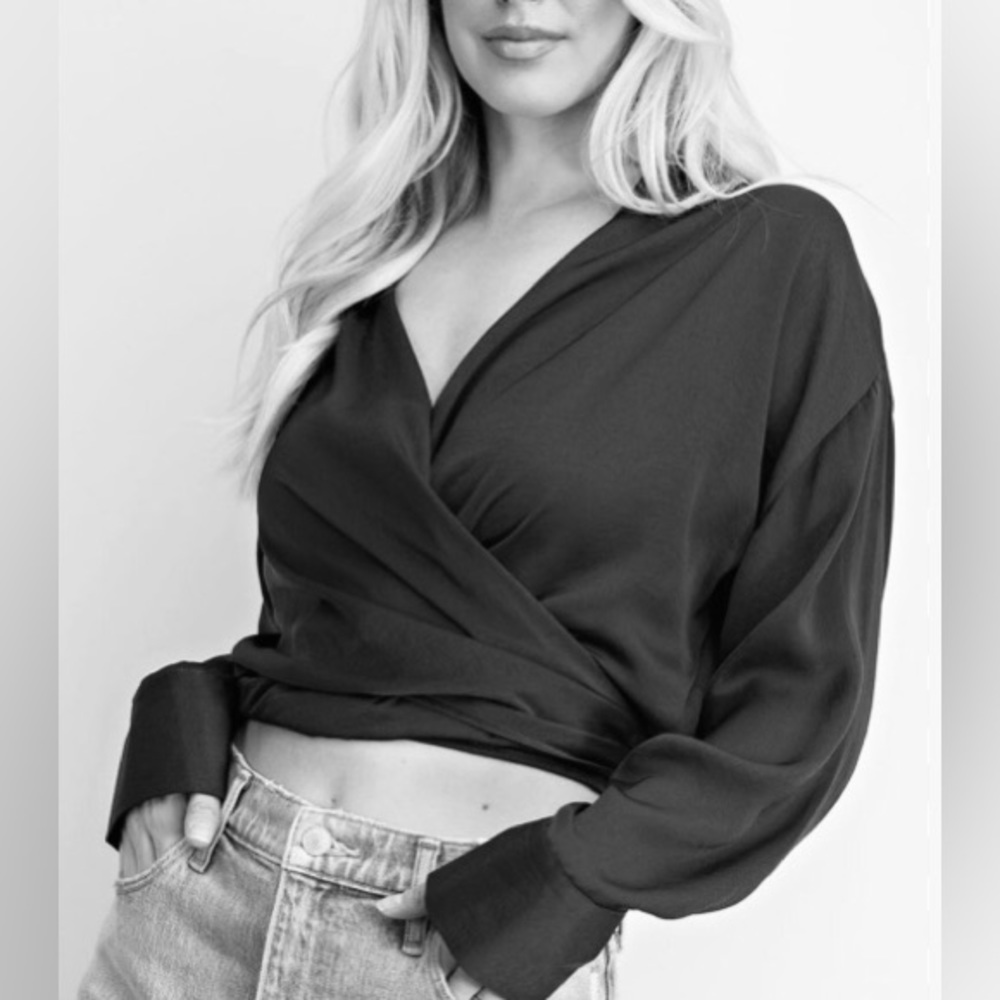 Dynamite black wrap top🖤